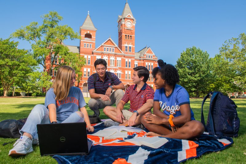 Students on Samford Lawn