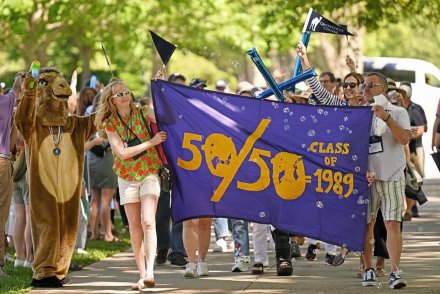 Photo of Class of 1989 during parade