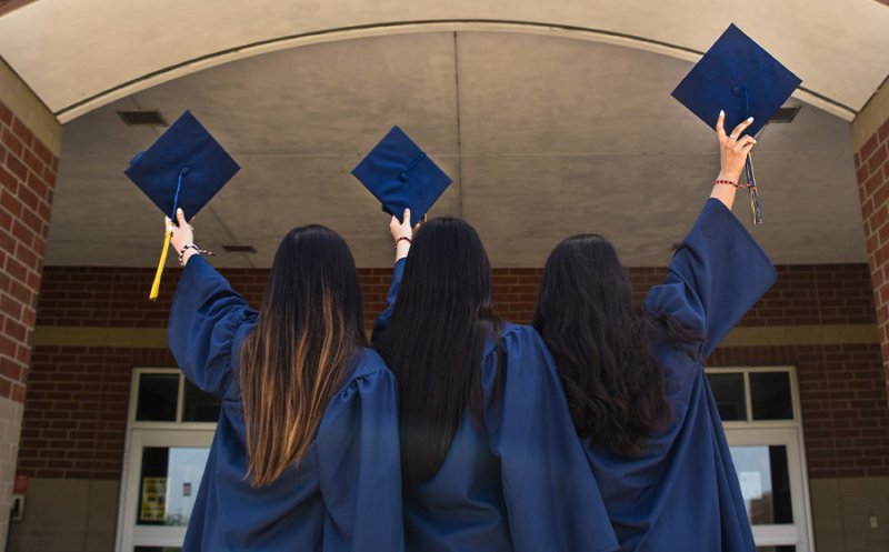 Laurus Graduate Images