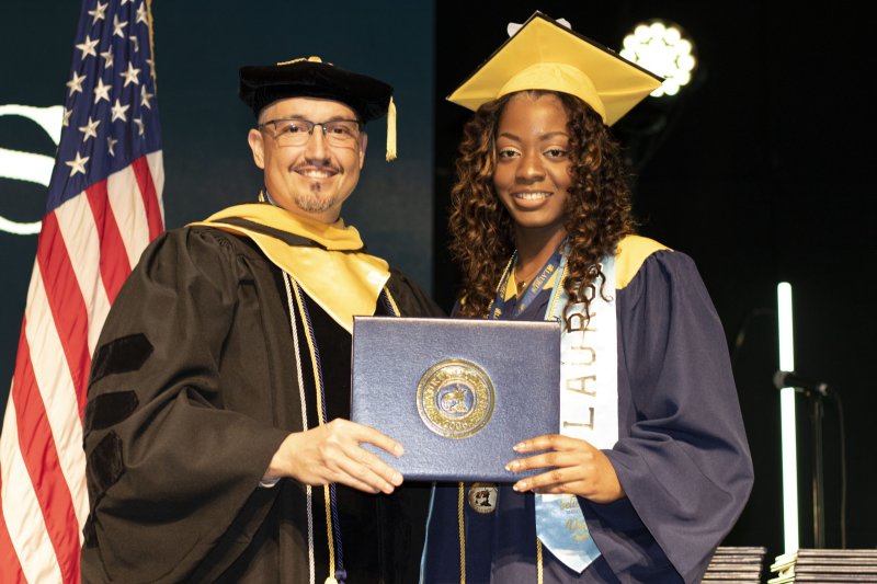 Laurus Graduate Images