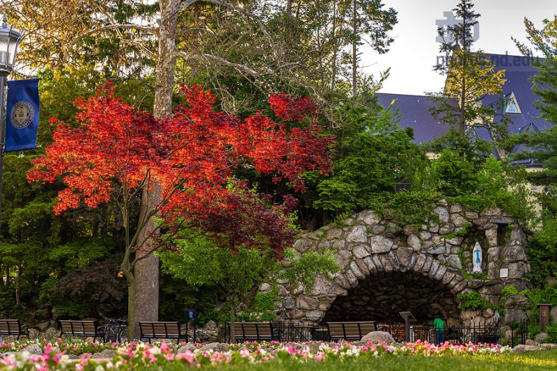 Image of The Grotto in the fall.
