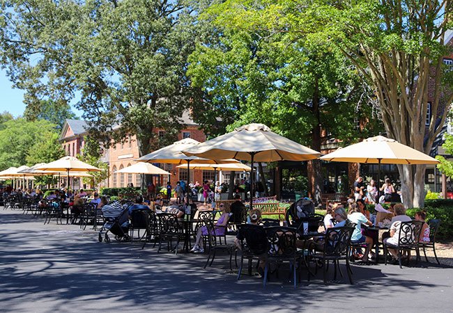 Outdoor dining and shopping in Williamsburg, Virginia.